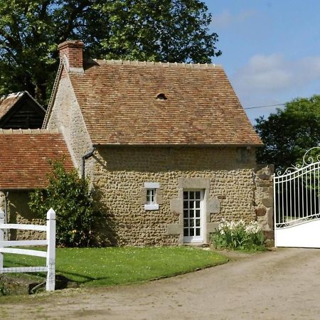 Gite Charmant Avec Piscine Chauffee, Tennis Et Jardin Pres De Beaumont-Sur-Sarthe - Fr-1-410-214 Villa Maresche Luaran gambar