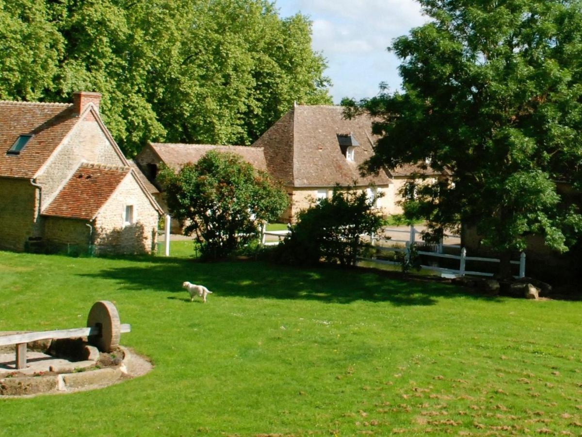 Gite Charmant Avec Piscine Chauffee, Tennis Et Jardin Pres De Beaumont-Sur-Sarthe - Fr-1-410-214 Villa Maresche Luaran gambar