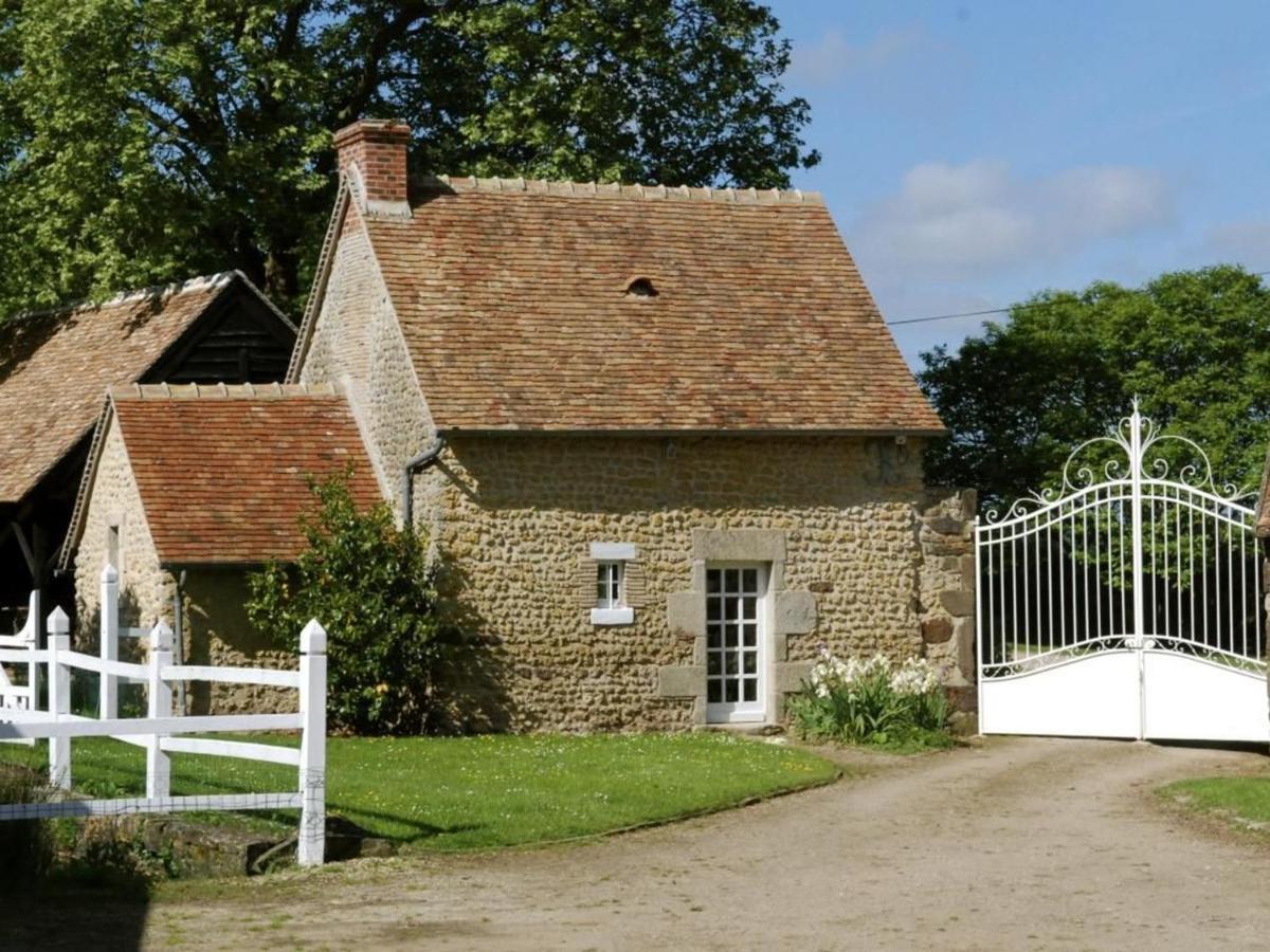 Gite Charmant Avec Piscine Chauffee, Tennis Et Jardin Pres De Beaumont-Sur-Sarthe - Fr-1-410-214 Villa Maresche Luaran gambar