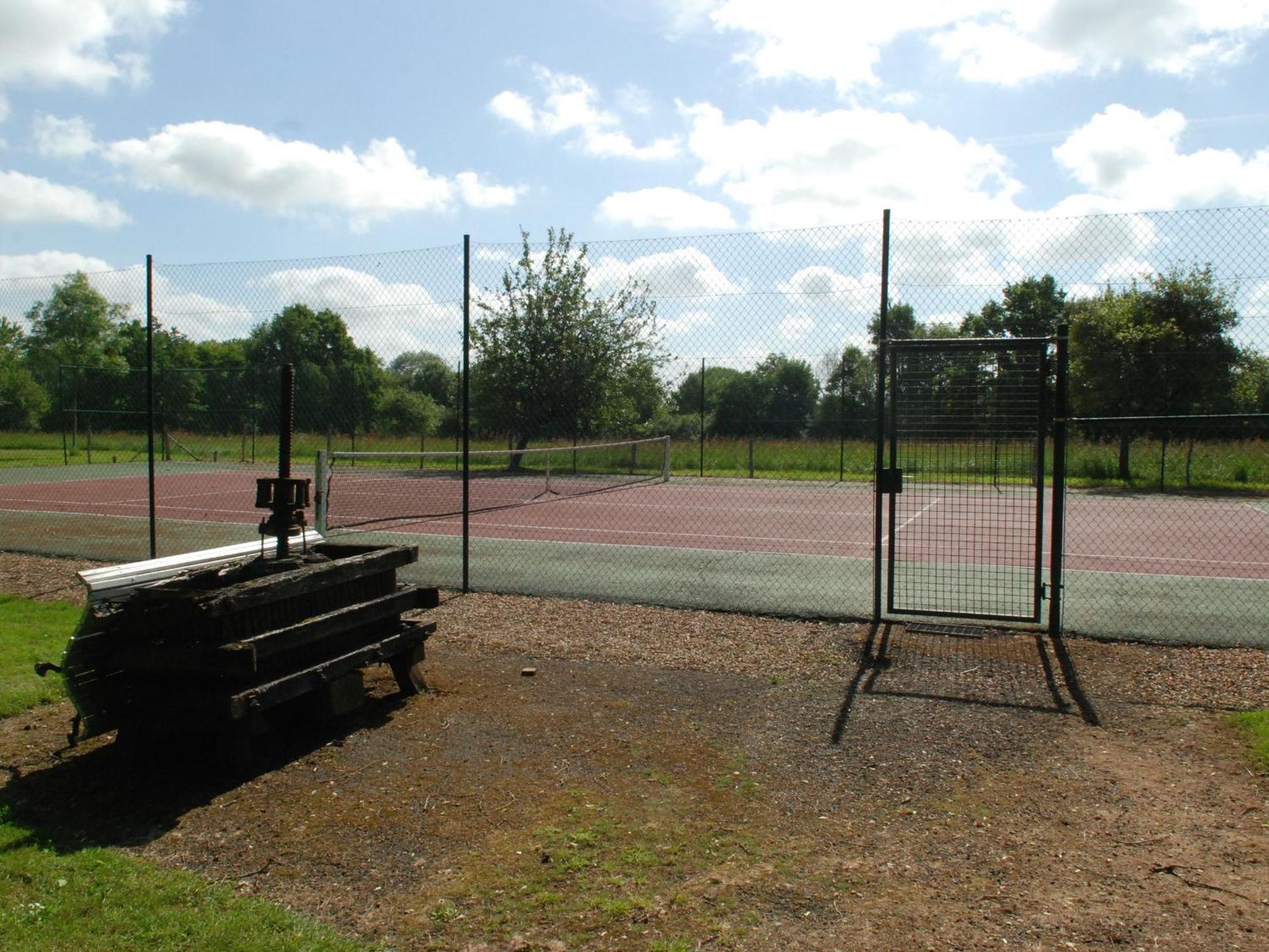 Gite Charmant Avec Piscine Chauffee, Tennis Et Jardin Pres De Beaumont-Sur-Sarthe - Fr-1-410-214 Villa Maresche Luaran gambar